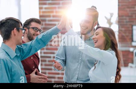 Business Team gegenseitig hoch fünf. Stockfoto