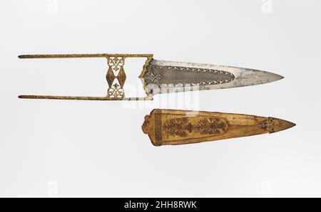 Dolch (Katar) und Sheath 17th Century Indian, Mughal Dolche dieser Art, genannt Katars, wurden entwickelt, um von den Kreuzstangen in einer geballten Faust gehalten werden. Dies ist einer der wenigen, die ihre geprägte Lederscheide beibehalten. Aufwendig dekorierte Beispiele getragen Stich durch eine Taille Schärpe, kann in vielen indischen Gemälden dieser Zeit gesehen werden.. Dolch (Katar) und Sheath. Inder, Mughal. 17th Jahrhundert. Stahl, Leder, Gold. Dolche Stockfoto