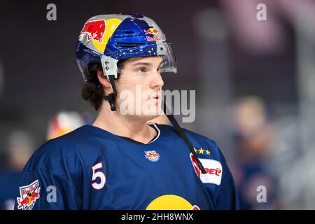 München, Deutschland. 23rd Januar 2022. Eishockey: DEL, EHC Red Bull München - Eisbären Berlin, Hauptrunde, Spieltag 46th im Olympia-Eissportzentrum. Andrew OBrien aus München. München verliert mit 1:3. Quelle: Tobias Hase/dpa/Alamy Live News Stockfoto