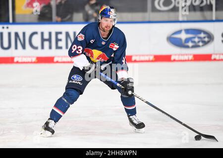 München, Deutschland. 23rd Januar 2022. Eishockey: DEL, EHC Red Bull München - Eisbären Berlin, Hauptrunde, Spieltag 46th im Olympia-Eissportzentrum. Maximilian Kastner aus München. München verliert mit 1:3. Quelle: Tobias Hase/dpa/Alamy Live News Stockfoto