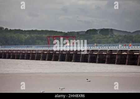 Derzeit werden Arbeiten an der Renovierung des Arnside Viadukts durchgeführt, einschließlich der Renovierung des Terrassendakts, Mai 2011 Stockfoto