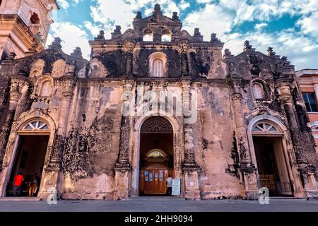 Außenansicht der Kirche La Merced, Granada, Nicaragua Stockfoto