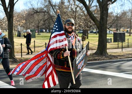 Tausende versammeln sich am 23. Januar 2022 in Washington, D.C., um die Mandate DC zu besiegen, ein Protest gegen COVID-19-Impfmandate. (Foto von Matthew Rodier/Sipa USA) Stockfoto