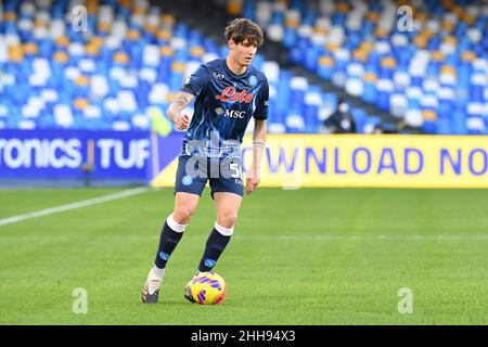 Diego Armando Maradona Stadium, Neapel, Italien, 23. Januar 2022, Napolis Verteidiger Alessandro Zanoli während des Spiels der SSC Napoli gegen US Salernitana - italienische Fußballserie A Stockfoto