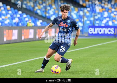 Diego Armando Maradona Stadium, Neapel, Italien, 23. Januar 2022, Napolis Verteidiger Alessandro Zanoli während des Spiels der SSC Napoli gegen US Salernitana - italienische Fußballserie A Stockfoto