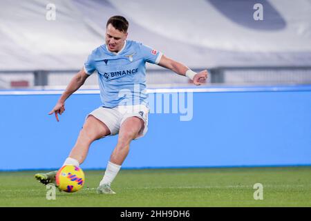 Der spanische Verteidiger von Latium, Patric, kontrolliert den Ball während des Fußballspiels der Serie A zwischen der SS Lazio und Atalanta im Olimpico Stadium Roma, Mittelitalien, am 22. Januar 2022. Stockfoto