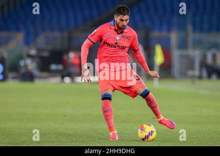 Der argentinische Verteidiger von Atalanta, Jose Luis Palomino, kontrolliert den Ball während des Fußballspiels der Serie A zwischen der SS Lazio und Atalanta im Olimpico-Stadion Roma in Mittelitalien am 22. Januar 2022. Stockfoto