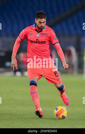 Der argentinische Verteidiger von Atalanta, Jose Luis Palomino, kontrolliert den Ball während des Fußballspiels der Serie A zwischen der SS Lazio und Atalanta im Olimpico-Stadion Roma in Mittelitalien am 22. Januar 2022. Stockfoto