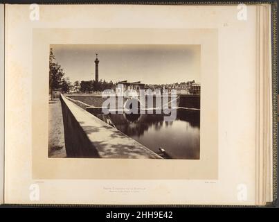 Baracken Post, Place de la Bastille; Canal Tunnel und Julisäule 1871 Alphonse J. Liébert Französisch in den letzten Tagen der Kommune, Diejenigen, die sich den nationalen Kräften widersetzen, stießen brennende Lastkähne in den Tunnel des Canal Saint-Martin und verbrannten den Militärposten am Rande des Place de la Bastille, ein Posten, der in den Revolutionen von 1830 und 1848 und erneut 1851 verbrannt worden war. Baracken Post, Place de la Bastille; Canal Tunnel und July Column 291461 Stockfoto