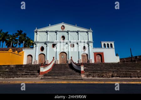 Das wunderschöne Kloster und Museum von San Francisco im kolonialen Granada, Nicaragua Stockfoto