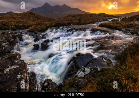 SLIGACHAN RIVER & CUILLIN HILLS SLIGACHIN ISLE OF SKYE SCHOTTLAND VEREINIGTES KÖNIGREICH Stockfoto