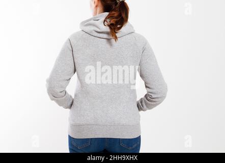 Hübsche Frau im grauen Kapuzenpullover-Mockup - Rückansicht Stockfoto