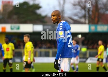 EnviroVent Stadium, Harrogate, England - 22nd. Januar 2022 Dylan Bahamboula (24) of Oldham - während des Spiels Harrogate gegen Oldham, EFL League 2, 2021/22, im EnviroVent Stadium, Harrogate, England - 22nd. Januar 2022 Credit: Arthur Haigh/WhiteRoseFotos/Alamy Live News Stockfoto