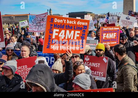 Am Sonntag, den 23. Januar 2022, marschieren die Demonstranten zum Lincoln Memorial und protestieren gegen Impfmandate in der National Mall in Washington DC. Foto von Jemal Gräfin/UPI Credit: UPI/Alamy Live News Stockfoto