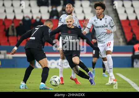 Paris, Frankreich. 23rd Januar 2022. Mauro Icardi von PSG, Yunis Abdelhamid, Jens Cajuste von Reims während des Fußballspiels der französischen Ligue 1 zwischen Paris Saint-Germain und Stade de Reims am 23. Januar 2022 im Stadion Parc des Princes in Paris, Frankreich - Foto Jean Catuffe / DPPI Kredit: DPPI Media/Alamy Live News Stockfoto