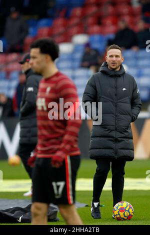 London, Großbritannien. 23rd Januar 2022. Liverpool Assistant Manager, Pepijn Linders, während des Premier League-Spiels zwischen Crystal Palace und Liverpool im Selhurst Park, London, England am 23. Januar 2022. Foto von Carlton Myrie. Nur zur redaktionellen Verwendung, Lizenz für kommerzielle Nutzung erforderlich. Keine Verwendung bei Wetten, Spielen oder Veröffentlichungen einzelner Clubs/Vereine/Spieler. Kredit: UK Sports Pics Ltd/Alamy Live Nachrichten Stockfoto