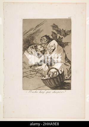 Tafel 45 aus 'Los Caprichos: Es gibt viel zu saugen (Mucho Hay que chupar) 1799 Goya (Francisco de Goya y Lucientes) Spanisch die Figuren in diesem Bild wurden als Hexen oder Furien identifiziert, obwohl die Beschriftung nahelegt, dass es sich um Vampire handelt. Zwei nehmen Schnupftabak aus einer Kiste, die dritte Figur und zwei große Fledermäuse blicken vom Hintergrund. Im Vordergrund ist ein Korb voller toter Babys. Diese Platte ist eine von mehreren, in denen Goyas Darstellung von Hexen, Kobolden und anderen solchen Kreaturen auf Aberglauben und Trugschlüsse von Ungebildeten anspielt – eine Anfälligkeit, die von Intellektuellen verspottet wird o Stockfoto