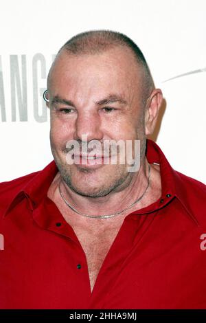 **DATEI FOTO** Thierry Mugler ist verstorben. Thierry Mugler bei der neuen Kampagne Enthüllung für Angel von Thierry Mugler im IAC Gebäude in New York City. 23. Juni 2011 Quelle: mpi13/MediaPunch Stockfoto