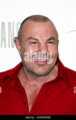 **DATEI FOTO** Thierry Mugler ist verstorben. Thierry Mugler bei der neuen Kampagne Enthüllung für Angel von Thierry Mugler im IAC Gebäude in New York City. 23. Juni 2011 Quelle: mpi13/MediaPunch Stockfoto