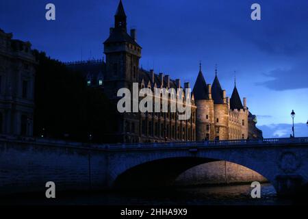 Wunderschönes Paris. Blick vom Rand der seine Stockfoto