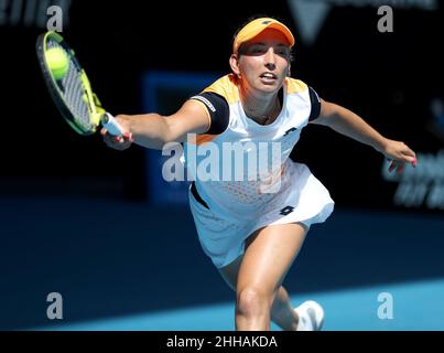 Melbourne, Australien. 24th Januar 2022. Elise Mertens in der vierten Runde Aktion Australian Open Tennis 2022 Melbourne Park, Australia Day 8 Montag 24 Januar 2022 FOTO VON KARL WINTER Kredit: Roger Parker/Alamy Live News Stockfoto