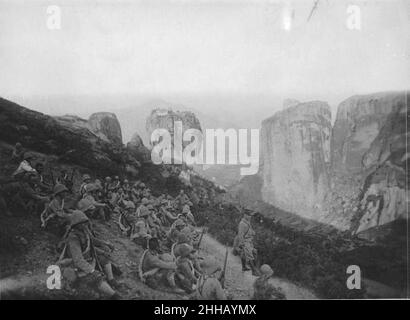 Soldats francais près d'un monastère des Météores en 1917. Stockfoto