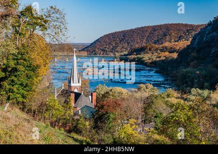 Blick von Jefferson Rock an einem wunderschönen Herbsttag, Harpers Ferry, West Virginia, USA Stockfoto