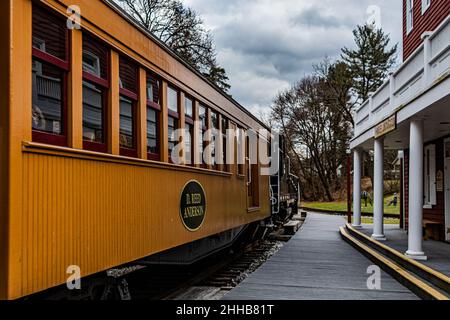 Der NCRR-Zug hielt am Bahnhof Hanover Junction, Heritage Rail Trail County Park, Pennsylvania, USA Stockfoto