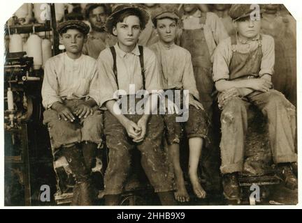 Einige der jüngeren Jungen, die in der Baumwollfabrik im Brazos Valley in West arbeiten. Zum einen war Charlie Lott laut Family Record dreizehn Jahre alt, zum anderen Norman Vaughn offenbar zwölf Jahre Stockfoto