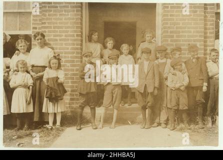 Einige Proben (nicht alle) der Kinder in der Kindergartenfabrik, die von den Strumpfwaren Mills High Point und Piedmont, High Point, N.C. betrieben wird Jedes Kind auf diesen Fotos hat funktioniert, ich habe sie bei der Arbeit gesehen Stockfoto