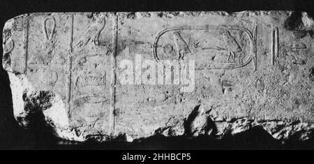 Block of Relief ca. 2551–2528 v. Chr. Altes Königreich. Block of Relief, ca. 2551–2528 V. CHR. Kalkstein, Farbe. Altes Königreich. Aus Ägypten, Memphite-Region, Lisht North, Pyramid Temple of Amenemhat I, MMA Excavations, 1908–09. Dynastie 4 Stockfoto