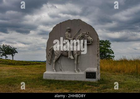 Denkmal des Pennsylvania Volunteer Cavalry Regiment 17th unter stürmischem Himmel, Gettysburg National Military Park, Pennsylvania USA Stockfoto
