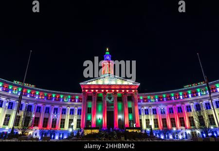 Denver Stadt und County Gebäude für die Feiertage in Colorado dekoriert Stockfoto
