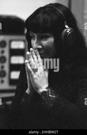 Buffy Sainte-Marie in einem Aufnahmestudio in NYC, 1964 Stockfoto