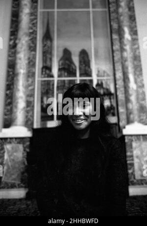 Buffy Sainte-Marie in einem Aufnahmestudio in NYC, 1964 Stockfoto