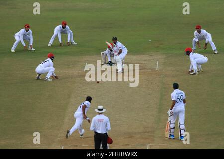 Bangladesh-Cricketspieler Mehedi Hasan Miraz (Batting) im Einsatz beim Cricket-Einzelspiel Testspiel zwischen Afghanistan und Bangladesch im Zohur Ahmed Chowdhury Stadium in Chittagong.Afghanistan gewann mit 224 Läufen Stockfoto