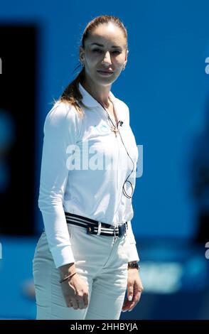 Melbourne, Australien. 24th Januar 2022. Tennis Umpire Marijana Veljovic Australian Open Tennis 2022 Melbourne Park, Australia Day 8 Montag, 24. Januar 2022 FOTO VON KARL WINTER Credit: Roger Parker/Alamy Live News Stockfoto