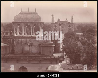 [Akbars Grab und Gärten, Sikandra, Indien] 1860s–70s Unbekannt. [Akbars Grab und Gärten, Sikandra, Indien] 264542 Stockfoto