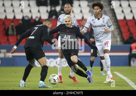 Mauro Icardi von PSG, Yunis Abdelhamid, Jens Cajuste von Reims während des Fußballspiels der französischen Ligue 1 zwischen Paris Saint-Germain und Stade de Reims am 23. Januar 2022 im Stadion Parc des Princes in Paris, Frankreich - Foto: Jean Catuffe/DPPI/LiveMedia Stockfoto