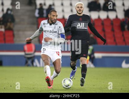 Yunis Abdelhamid von Reims, Mauro Icardi von PSG während des Fußballspiels der französischen Ligue 1 zwischen Paris Saint-Germain und Stade de Reims am 23. Januar 2022 im Stadion Parc des Princes in Paris, Frankreich - Foto: Jean Catuffe/DPPI/LiveMedia Stockfoto