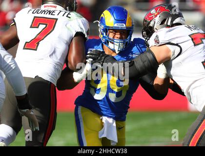 23. Januar 2022; Tampa, FL USA; Los Angeles Rams Defensive beenden Aaron Donald (99) während eines Playoffs im Raymond James Stadium. Die Rams schlugen die Buccaneers mit 30:27. (Steve Jacobson/Image of Sport) Stockfoto