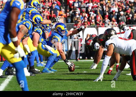 23. Januar 2022; Tampa, FL USA; Ein allgemeiner Überblick über die Line of Scrimmage während eines NFL-Divisions-Playoff-Spiels im Raymond James Stadium. Die Rams schlugen die Buccaneers mit 30:27. (Steve Jacobson/Image of Sport) Stockfoto