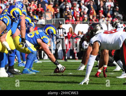 23. Januar 2022; Tampa, FL USA; Ein allgemeiner Überblick über die Line of Scrimmage während eines NFL-Divisions-Playoff-Spiels im Raymond James Stadium. Die Rams schlugen die Buccaneers mit 30:27. (Steve Jacobson/Image of Sport) Stockfoto