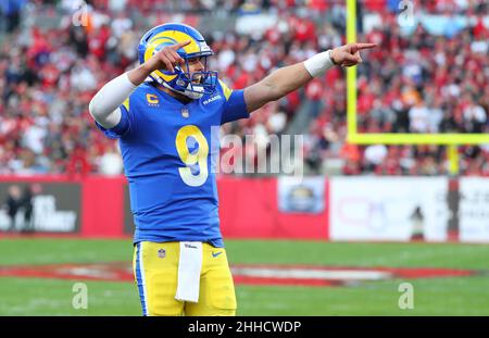 23. Januar 2022; Tampa, FL USA; Los Angeles Rams Quarterback Matthew Stafford (9) feiert während eines NFL-Playoff-Spiels im Raymond James Stadium. Die Rams schlugen die Buccaneers mit 30:27. (Steve Jacobson/Image of Sport) Stockfoto