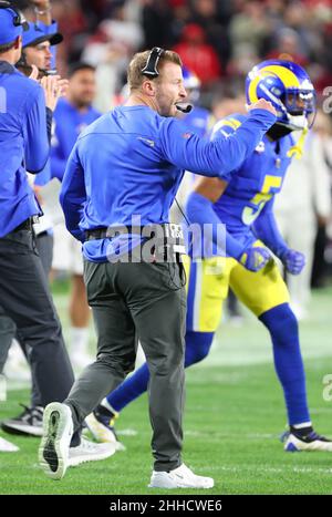 23. Januar 2022; Tampa, FL, USA; Sean McVay, Cheftrainer der Los Angeles Rams, feiert während eines Playoff-Spiels der NFL im Raymond James Stadium. Die Rams schlugen die Buccaneers mit 30:27. (Steve Jacobson/Image of Sport) Stockfoto