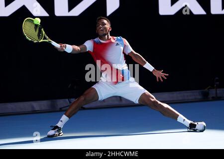 Melbourne, Australien. 24th. Januar 2022. Der kanadische Tennisspieler Felix Auger-Aliassime in Aktion während des Australian Open Turniers im Melbourne Park am Montag, den 24. Januar 2022. © Jürgen Hasenkopf / Alamy Live News Stockfoto