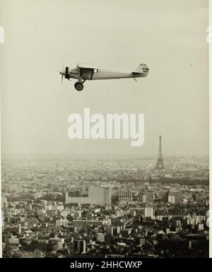 Spirit II im Flug über Paris. Gebaut für das San Diego Aerospace Museum. Stockfoto