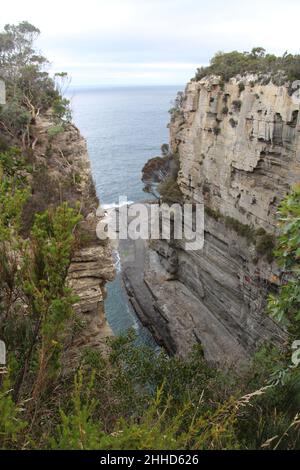 Devils Kitchen im Tasman National Park Tasmanien, Australien Stockfoto