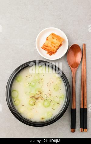 Eine Suppe aus gekochten Rinderknochen Stockfoto