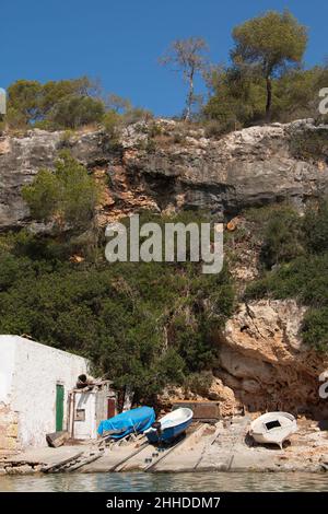 Boote am Strand in Cala Pi auf Mallorca Stockfoto